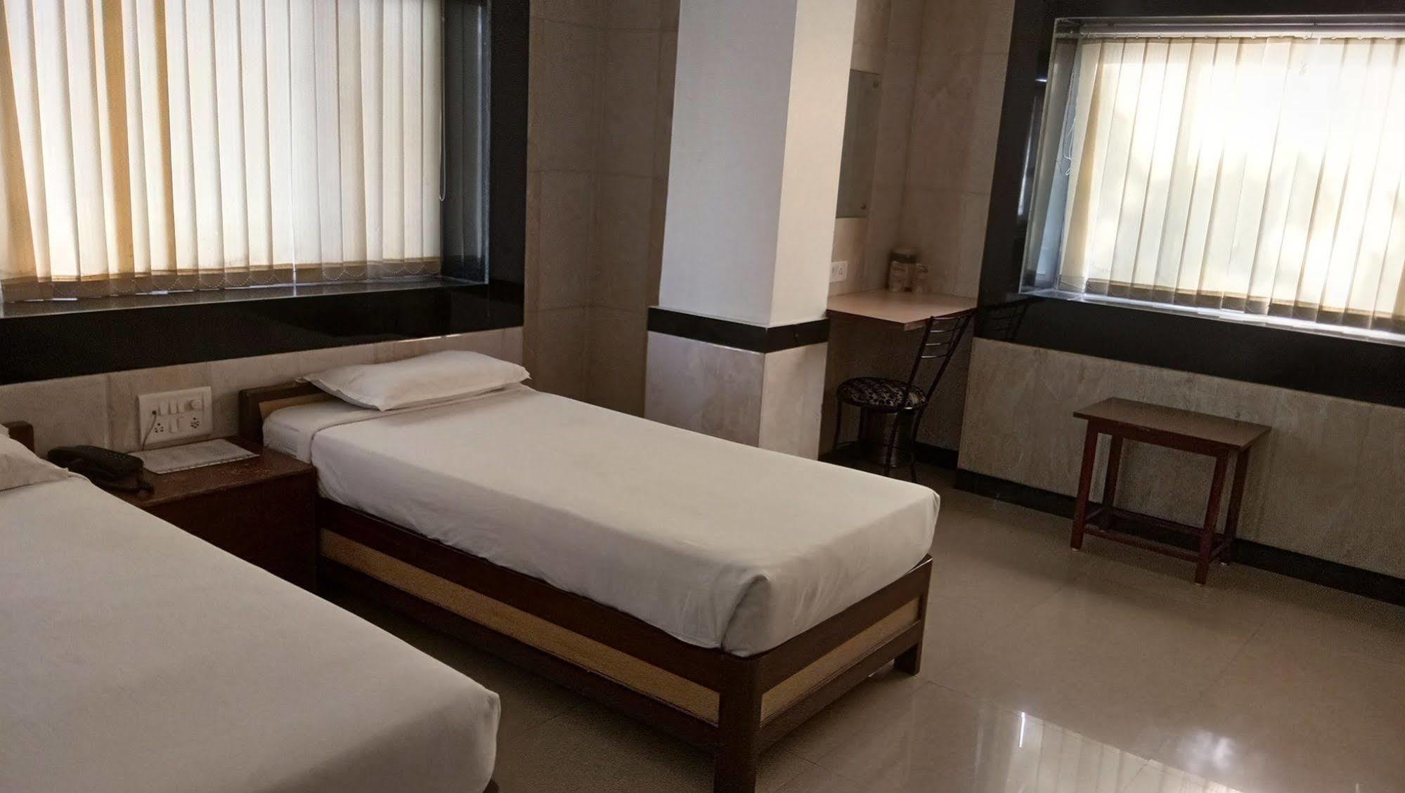 בהופאל Hotel Arch Manor Deluxe מראה חיצוני תמונה