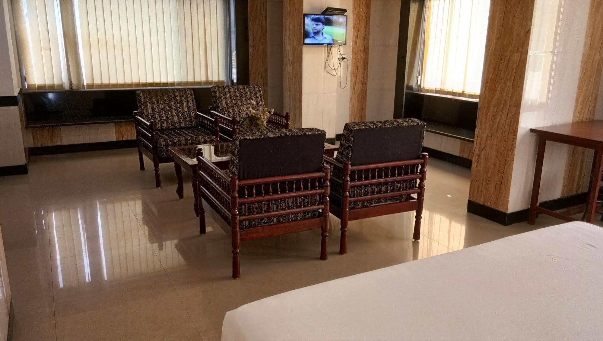 בהופאל Hotel Arch Manor Deluxe מראה חיצוני תמונה